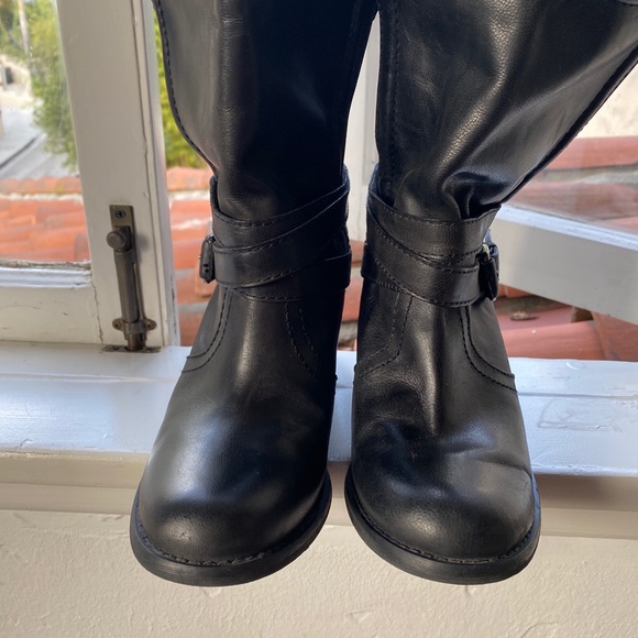 BCBG black leather boots size 8.5 like new! - Picture 4 of 7